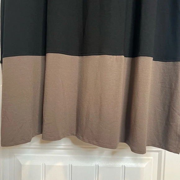 Eileen Fisher Woman Black & Tan Jersey Dress. Size 1X. - Picture 5 of 10